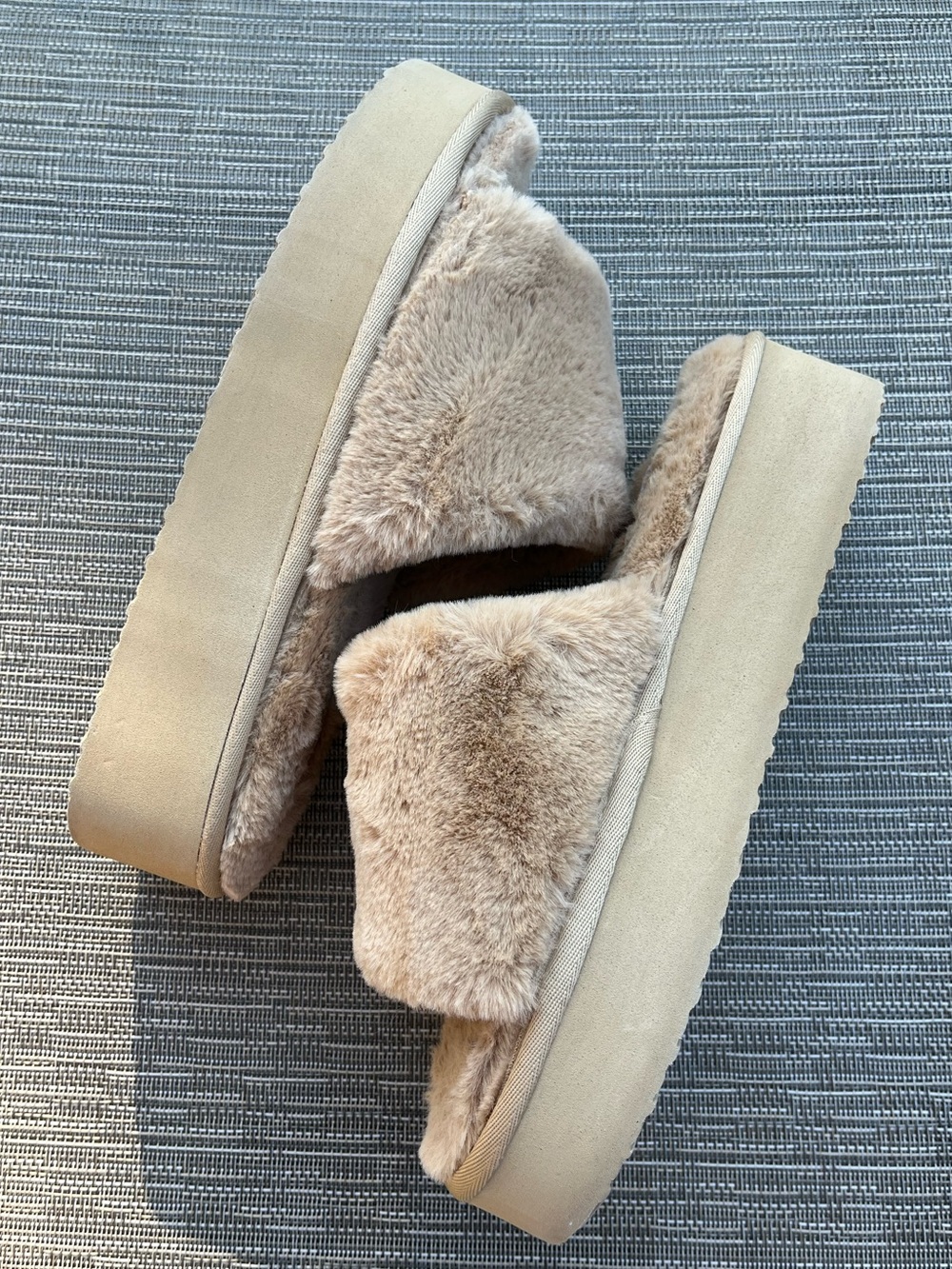 WOMEN'S MUK LUKS KIRSTEY PLATFORM PLUSHY SLIDE SLIPPER